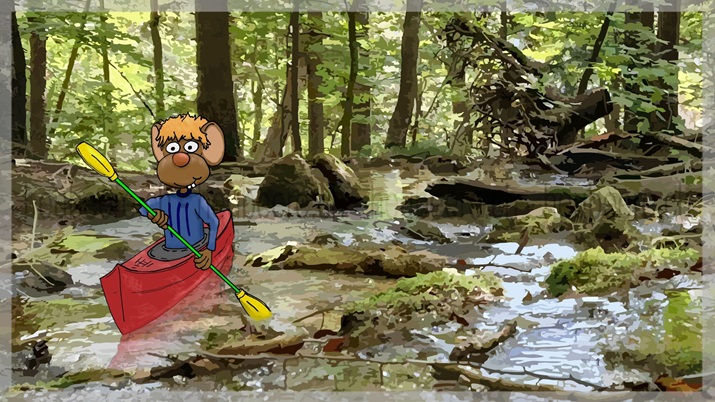 Eine Maus fährt mit dem Kajak auf einem Wald-Bächlein