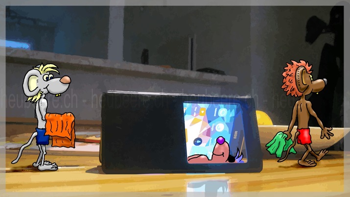 Sonnenstudio auf Küchentisch - Maus unter dem Smartphone