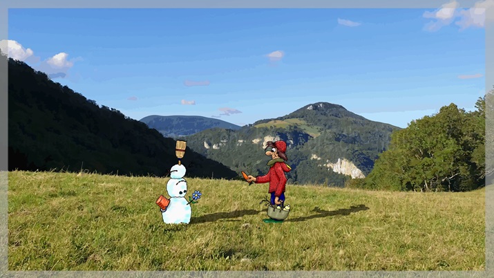 Junger Mann baut auf grüner Wiese einen Schneemann